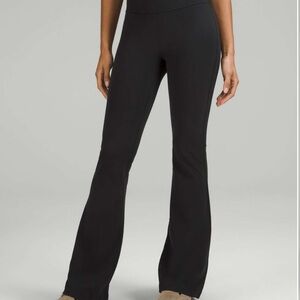 Lululemon Black Groove Super High Rise Flared Pant Nulu Size 2 (tiny flaw)